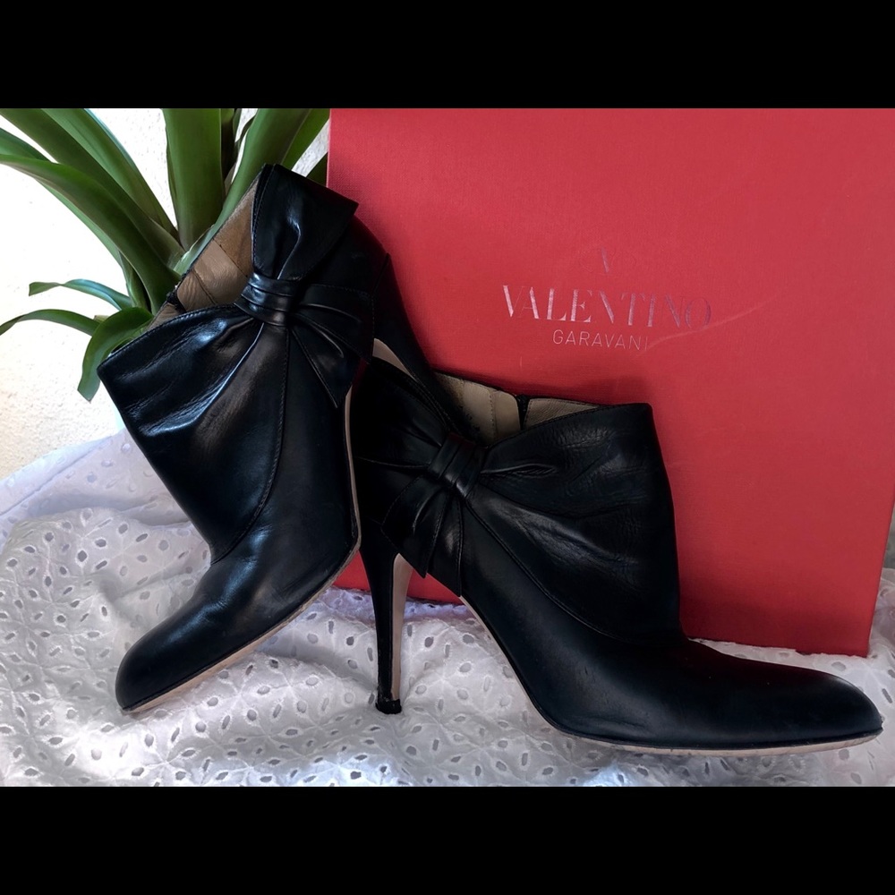 Valentino Garavani Bootlets (Black)